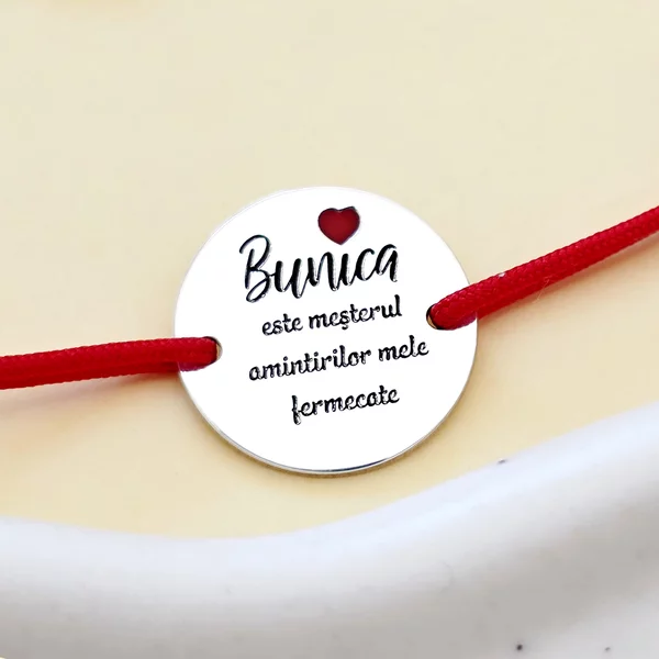 Bratara festiva - Bunica mesterul amintirilor - Banut gravat si simbol inima cu email - Argint 925 - Snur reglabil