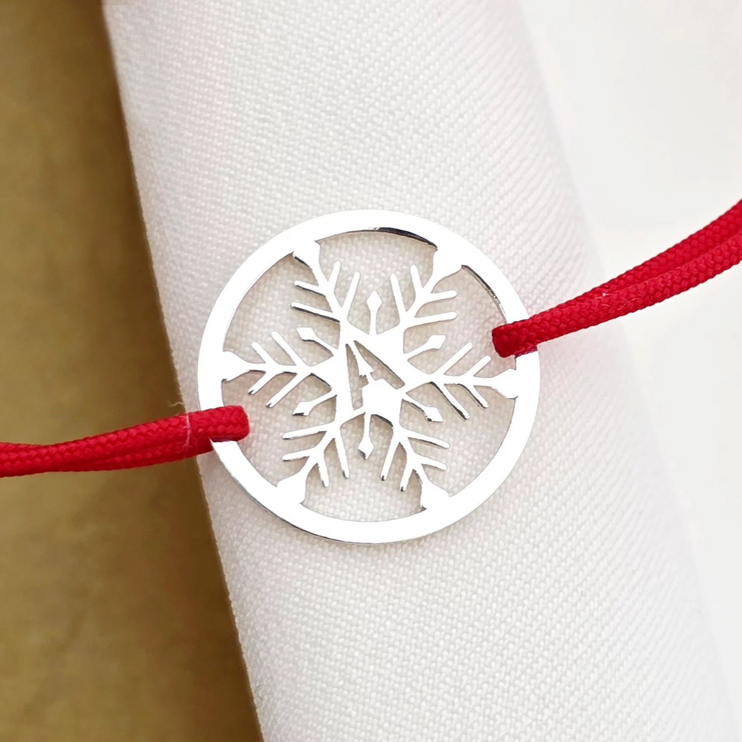 Bratara festiva - Disc cu fulg si initiala personalizata - Argint 925 - Snur reglabil