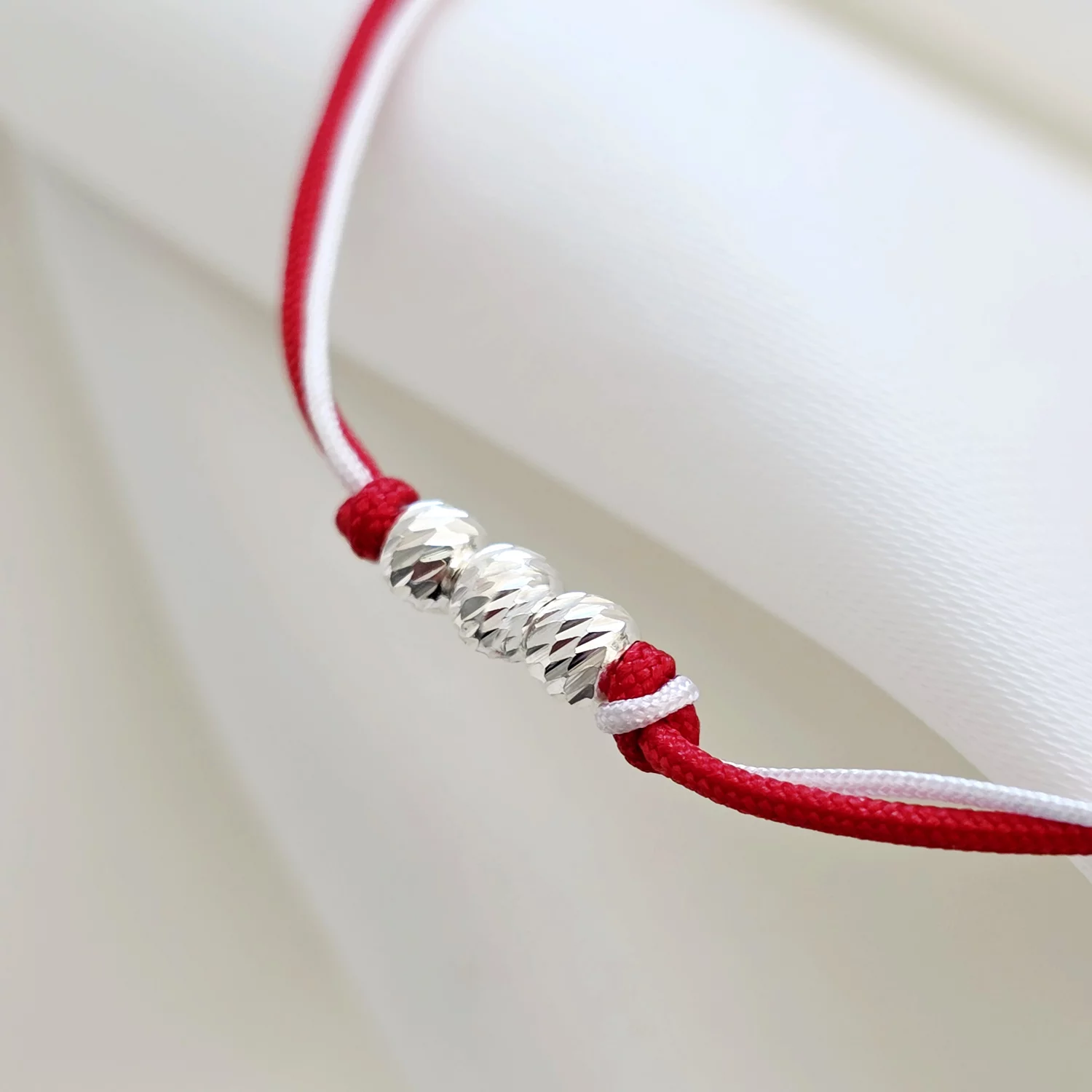 Bratara Martisor - 3 Bilute din Argint 925 - Snur combinat rosu&alb