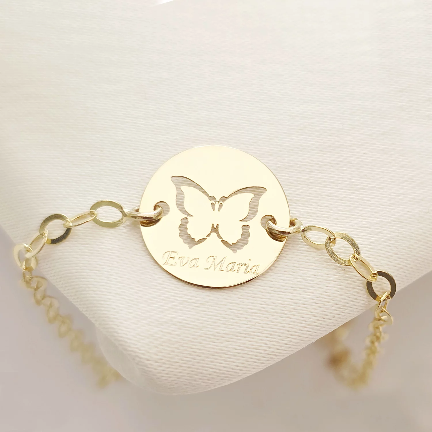 Bratara personalizata cu nume - Fluture decupat - Aur Galben 14K - Banut 12 mm diametru - Cu lantisor fata/baiat