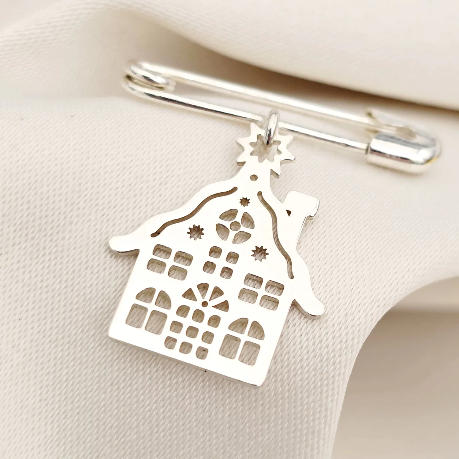 Brosa Ac de siguranta - Pandantiv Casuta decupata – Argint 925