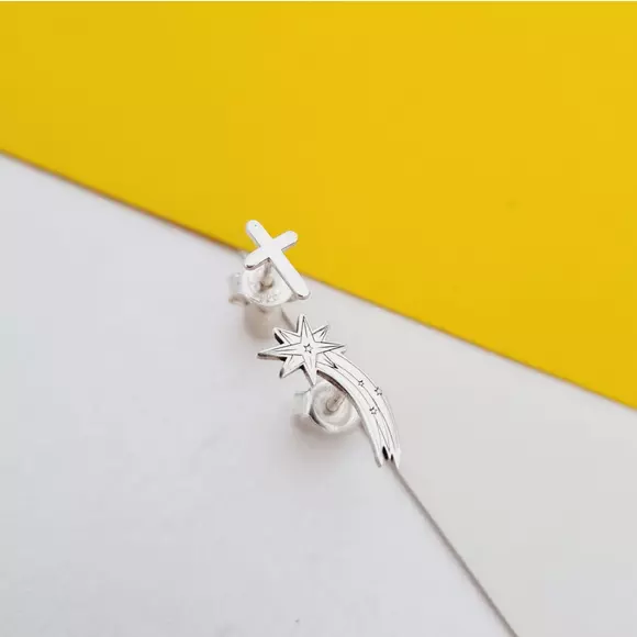 Cercei Lumina Credintei - Bijuterii cu Har - Model asimetric Cruce si banut decupat - Argint 925 - Inchizatoare surub