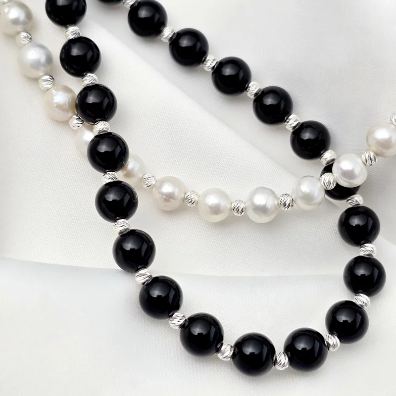 Colier cu Perle & Onix - Pandantiv Yin Yang - Model echilibrat cu perle albe, bilute si pietre onix - Argint 925 picture - 3