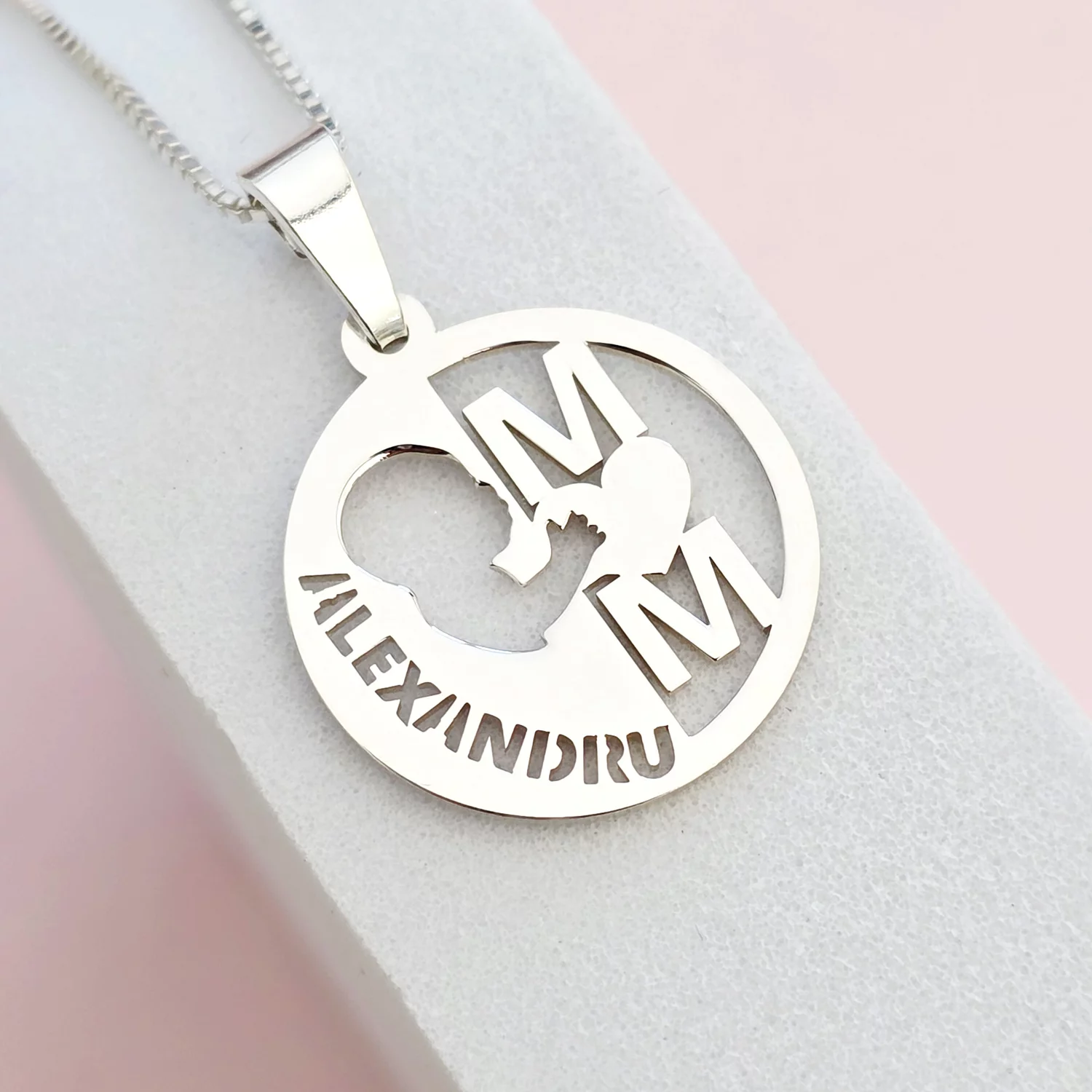 Lantisor cu Pandantiv banut Bebe si Mom - nume decupat - Lant box - Argint 925