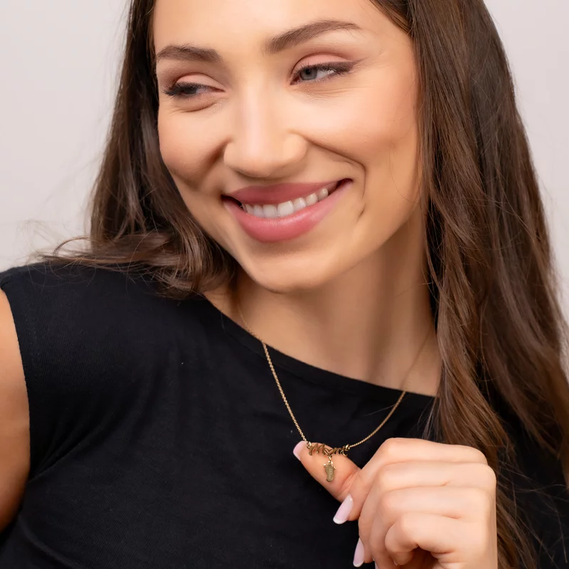 Lantisor cu pandantiv Mom si 1 piciorus - Argint placat cu Aur Galben 18K picture - 2