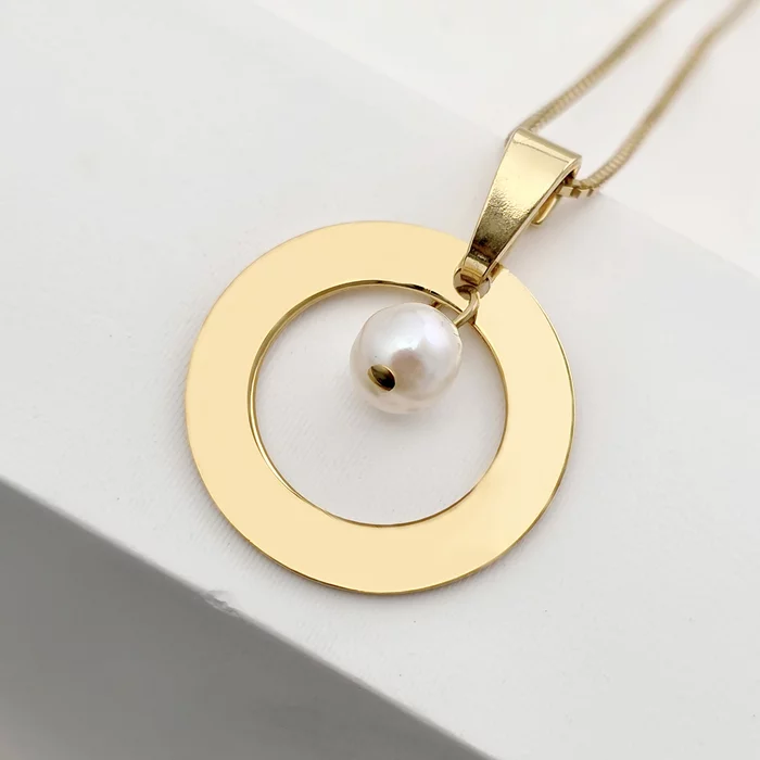 Lantisor cu pandantiv rotund - decupat la interior si charm picatura de Perla - Argint 925 placat cu Aur Galben 18K