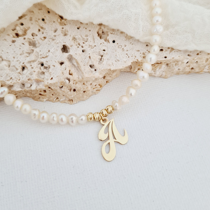 Lantisor cu Perle – Initiala eleganta – Model sirag de perle si si 4 bilute – Aur Galben 14K 14K