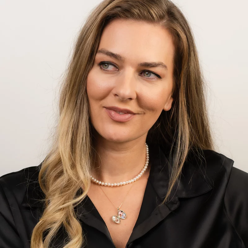 Lantisor cu Perle - Medalion amintirilor OVAL - Model 2 straturi cu sirag de perle si lantisor - Aur Galben 9K picture - 2