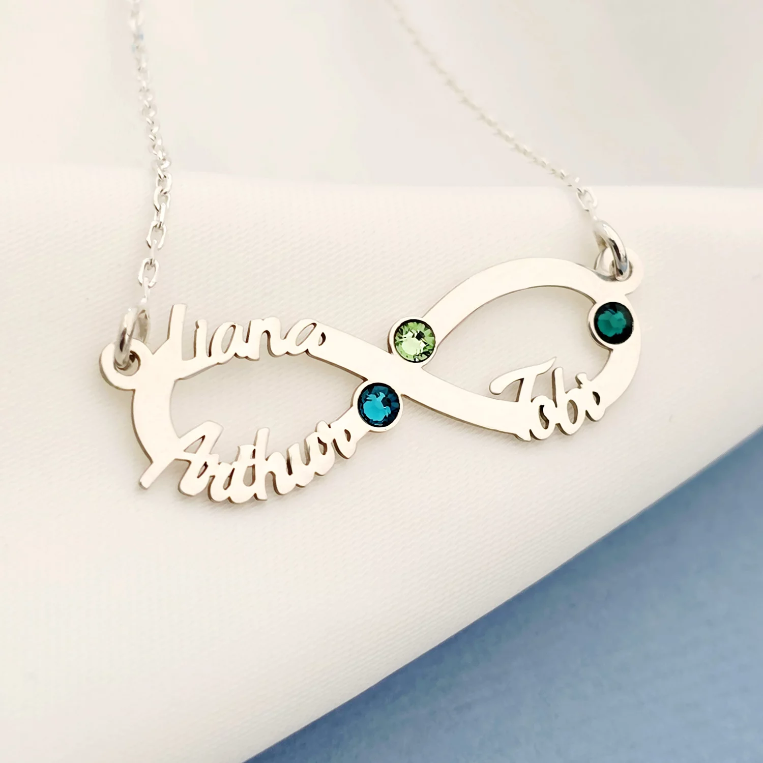 Lantisor Etern - Infint cu 3 nume decupate si cristale Swarovski - Argint 925