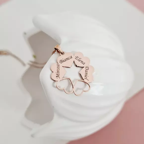 Lantisor personalizat - O stea intre inimi -  Gravura 4 nume - Argint 925 pacat cu Aur Roz 18K