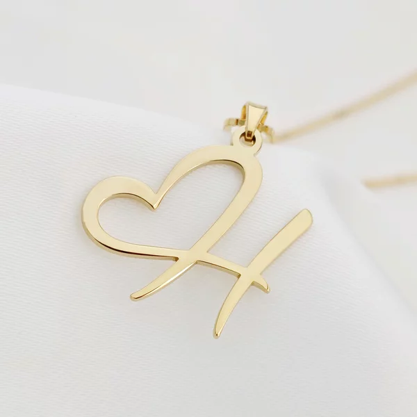 Lantisor personalizat - Pandantiv cu initiala personalizata si inima - Argint placat cu Aur Galben 18K