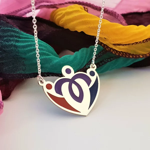 Lantisor personalizat si decorat cu email colorat - Model pandantiv 3 persoane imbratisate - Argint 925