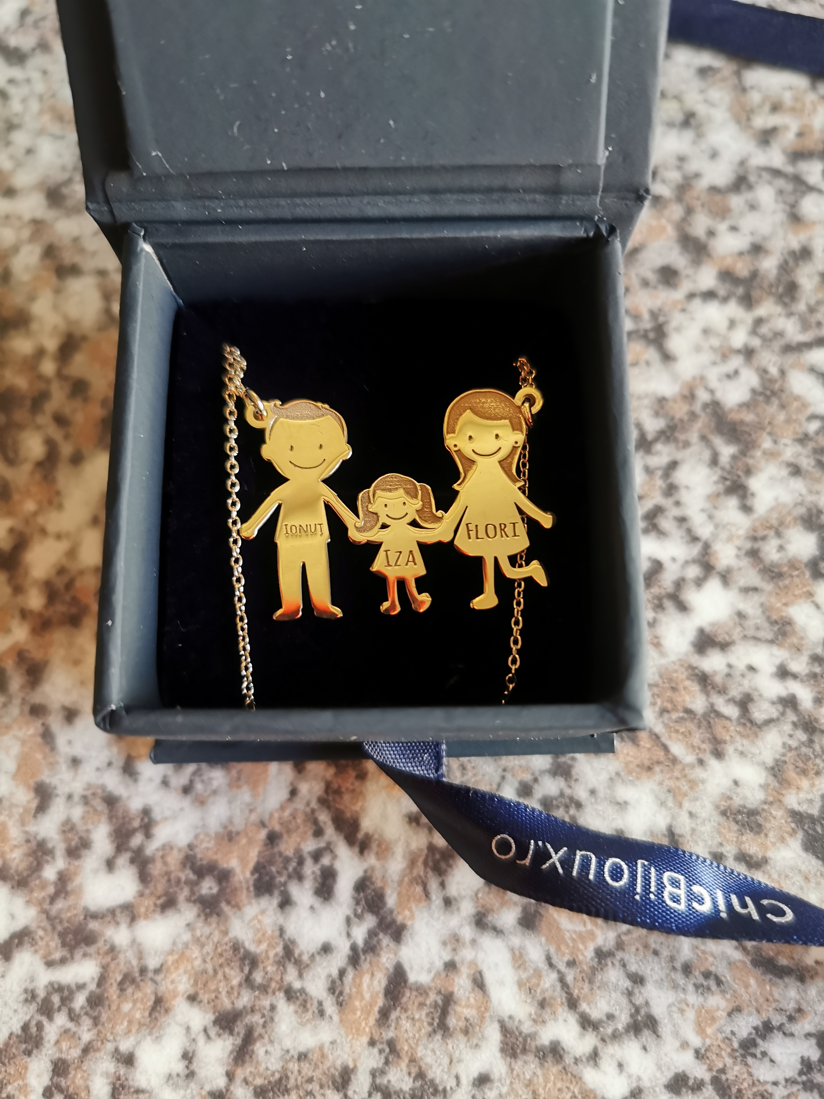 Recenzie Lantisor Familie - 3 Membri - Argint 925 - Gabriela