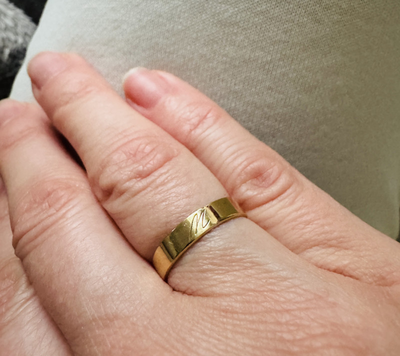 Recenzie Inel personalizat cu nume - Argint 925 placat cu Aur galben 18k - Mihaela Bus