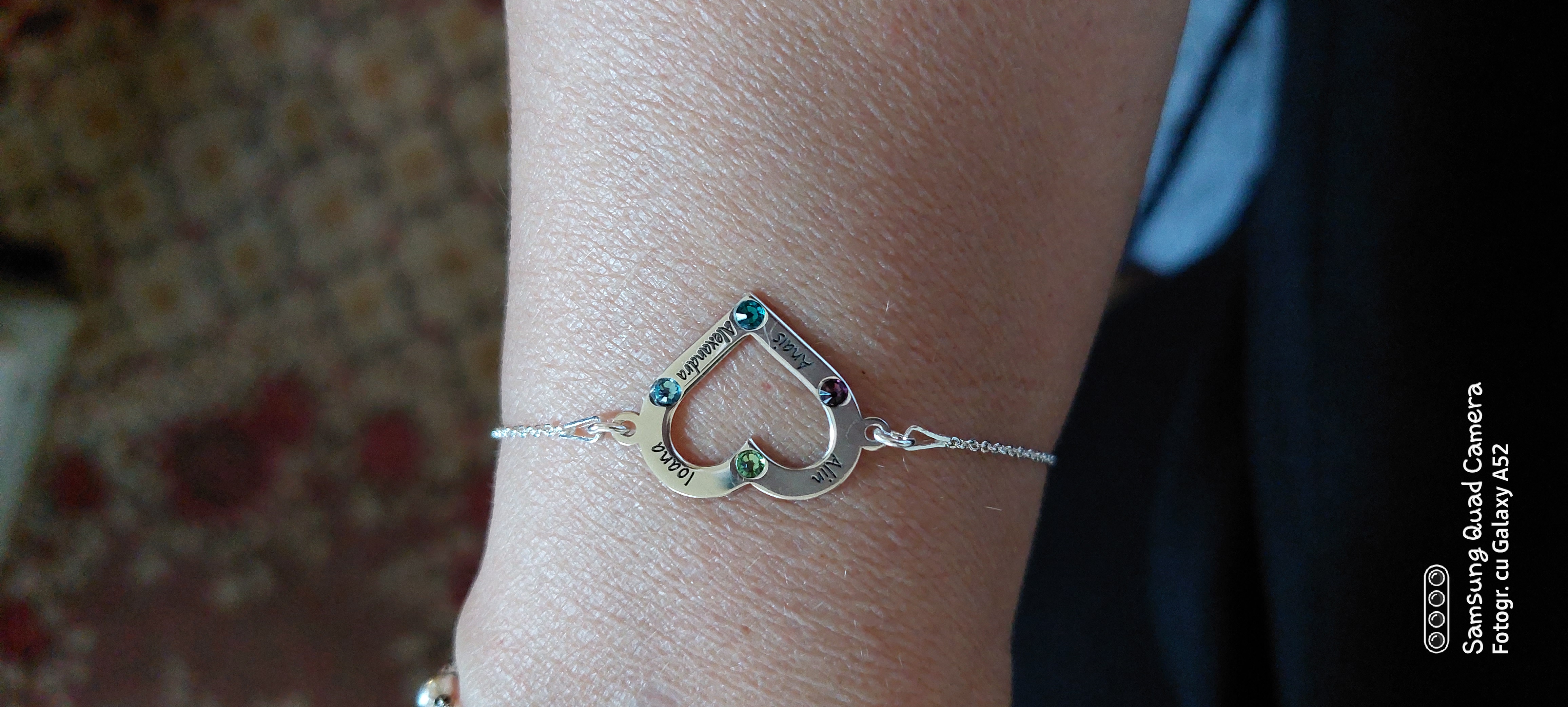 Recenzie Bratara personalizata - Iubire nelimitata - Inima cu 4 nume gravate si cristale Swarovski - Argint 925, cu lantisor - Corina S.