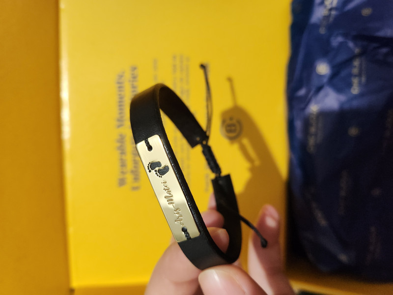Recenzie Bratara Placuta gravata cu text si picioruse decupate - Argint 925, piele - Ioana Frincu
