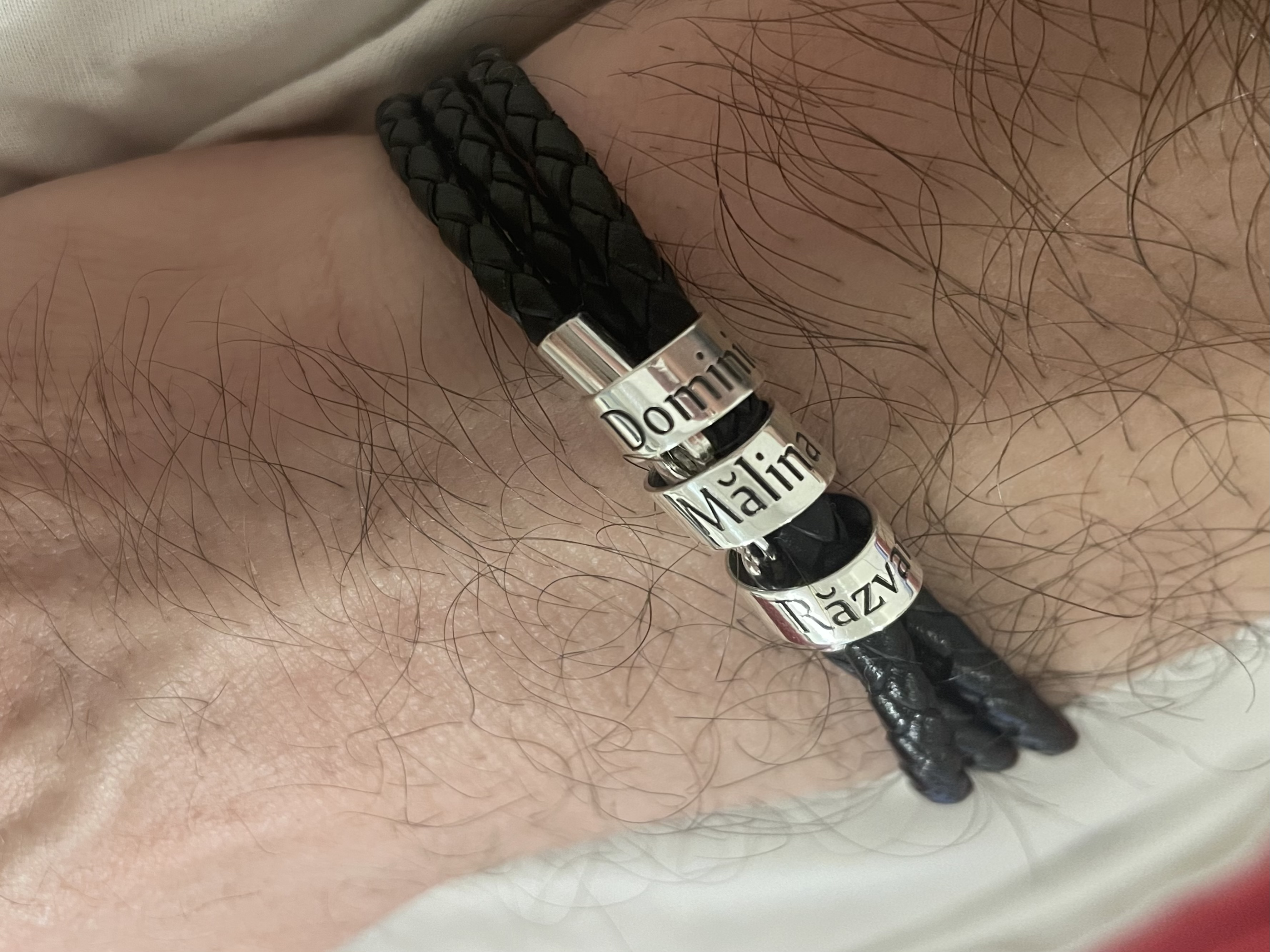 Recenzie Bratara barbati - 3 modele cilindrice din Argint 925 personalizate - 3 straturi piele impletita - inchizatoare carabina - Maria A.