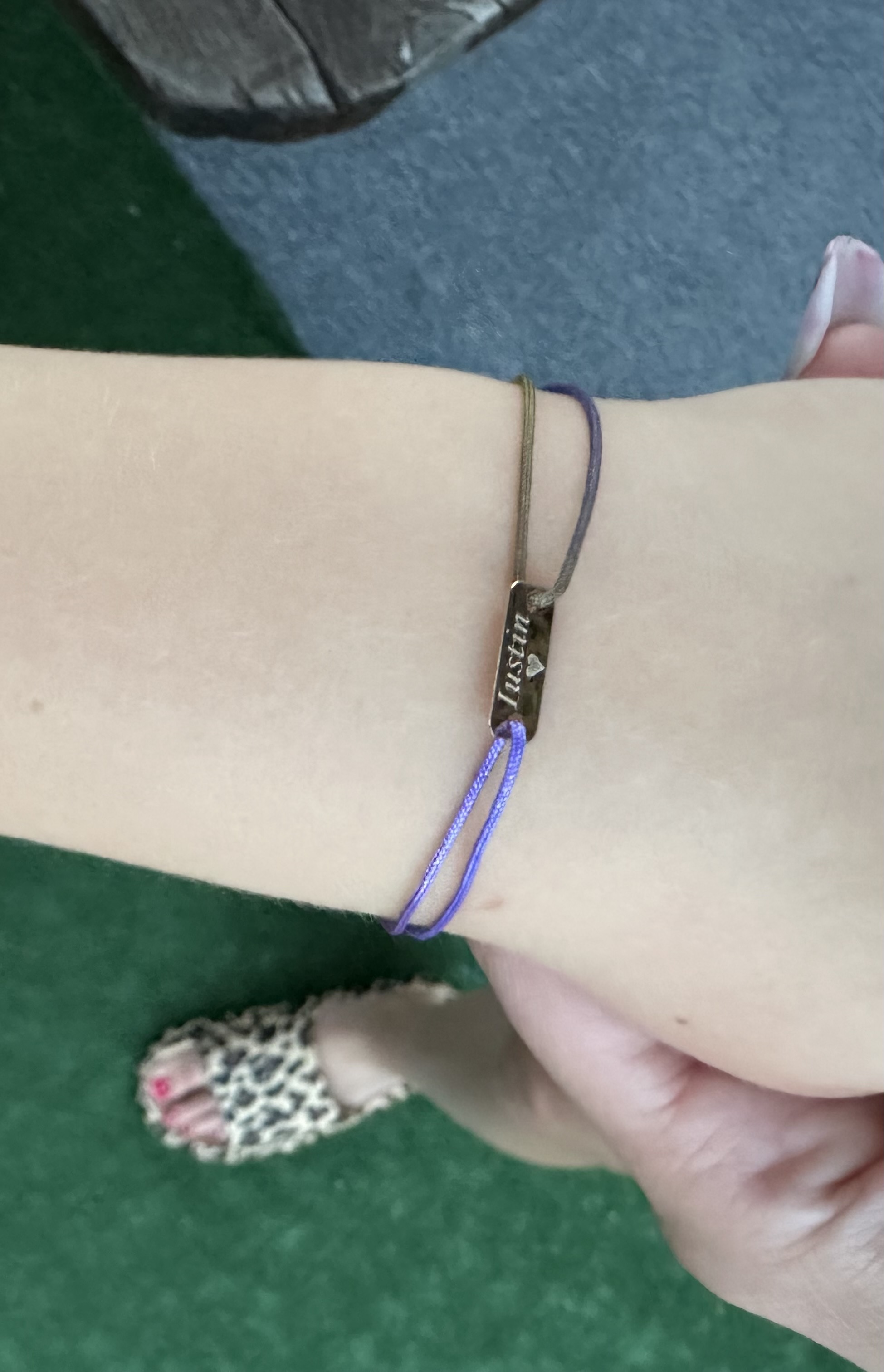 Recenzie Bratara Placuta cu nume - Aur Galben 14k - snur reglabil rosu bebe - Anca G.