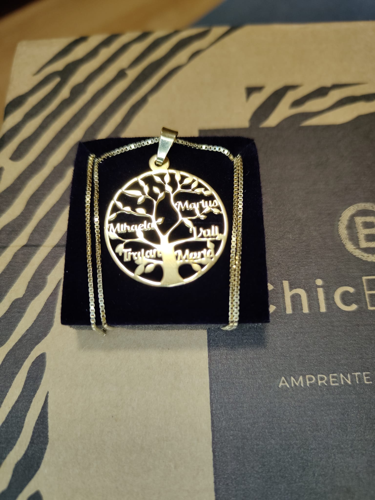 Recenzie Lantisor premium - Copacul Vietii - personalizat cu nume - Argint 925 placat cu Aur galben 18K - Mihaela A.