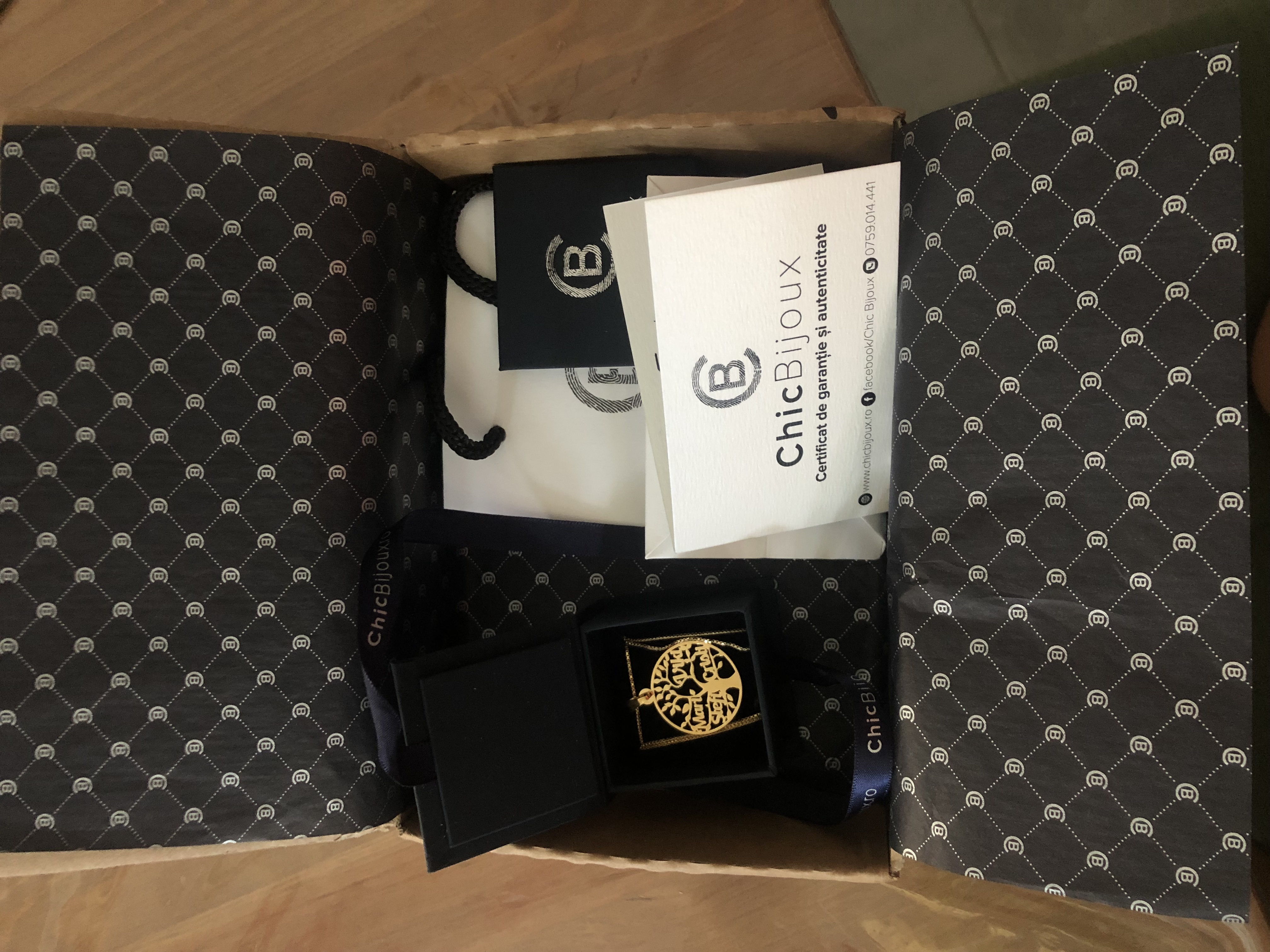 Recenzie Lantisor premium - Copacul Vietii - personalizat cu nume - Argint 925 - Andreea H.