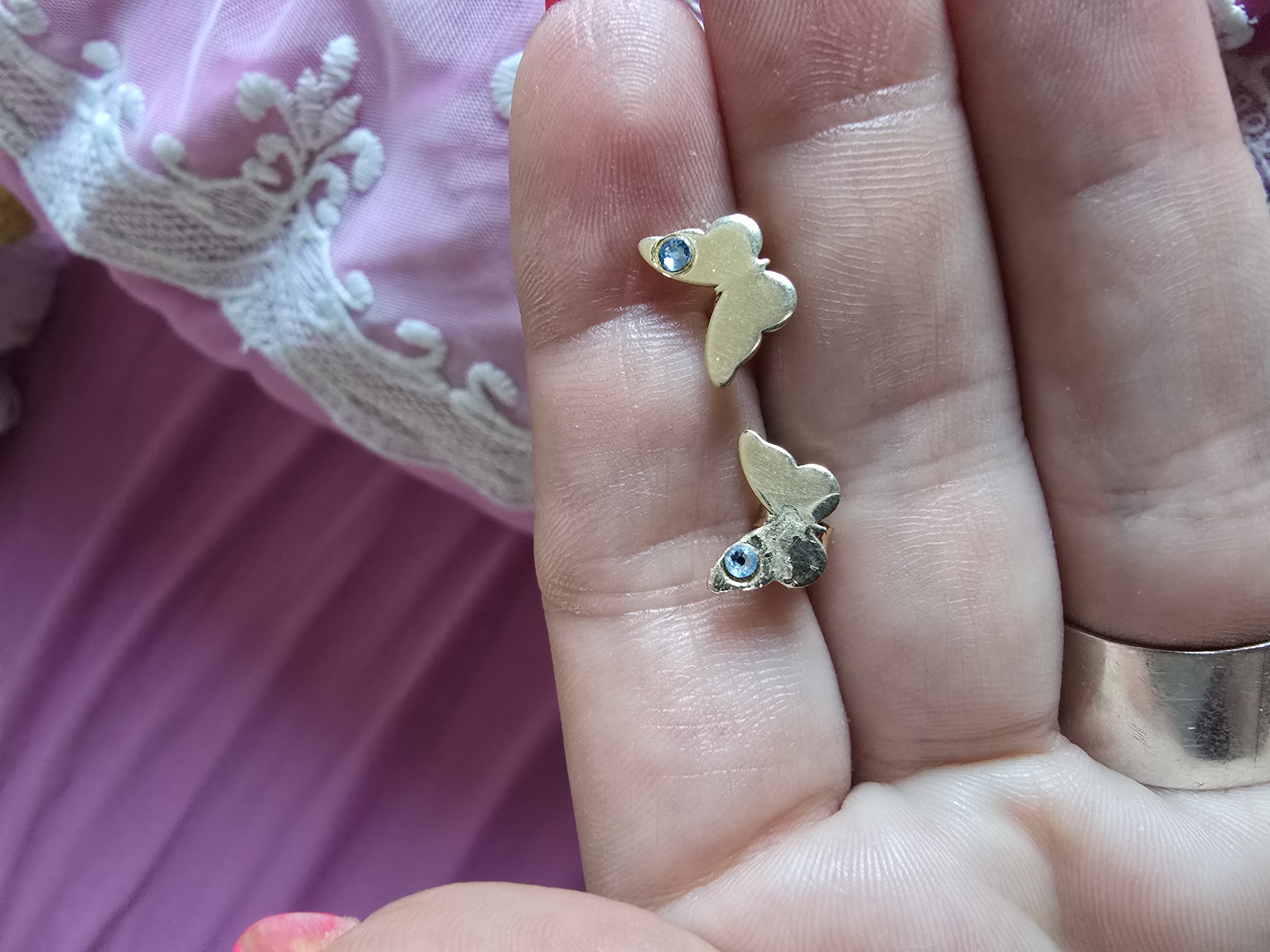 Recenzie Cercei fluture - model simplu cu cristal Swarovski - Aur Galben 14K - inchidere surub -  M.