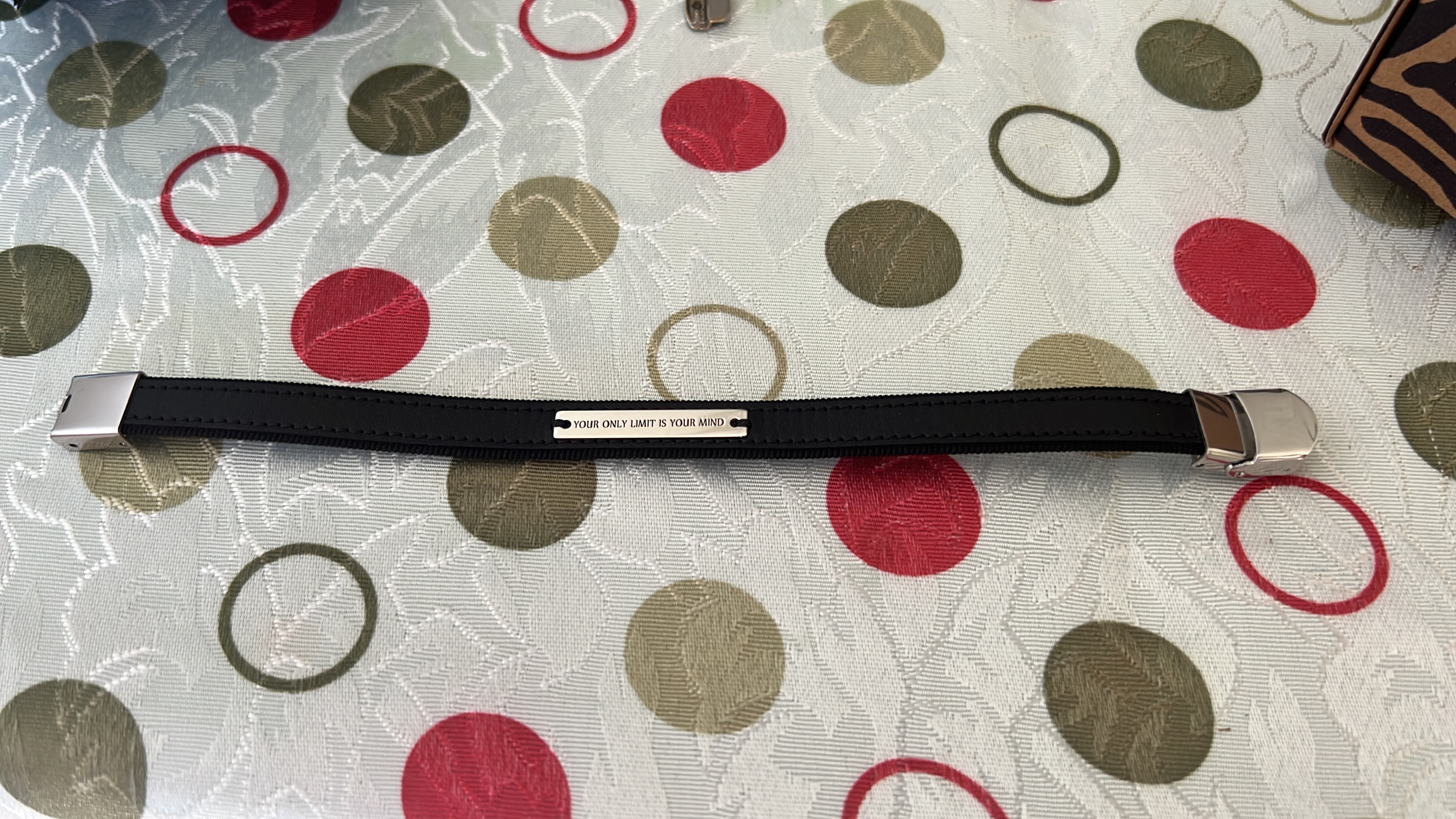 Recenzie Bratara barbateasca cu piele eleganta neagra - Placuta cu text personalizat - Argint 925 - Inchizatoare clips inox - Alexandru S.
