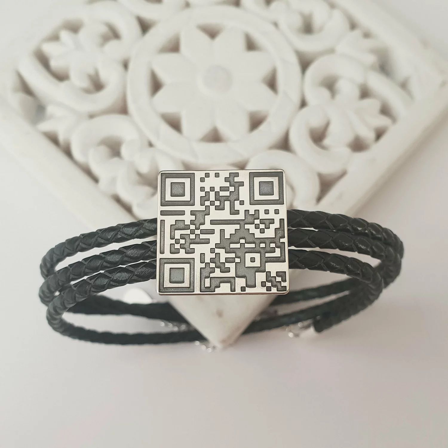 Bratara barbati - personalizata cu QR code - Argint 925 si Piele impletita