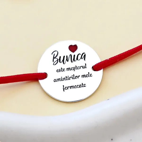 Bratara festiva - Bunica mesterul amintirilor - Banut gravat si simbol inima cu email - Argint 925 - Snur reglabil