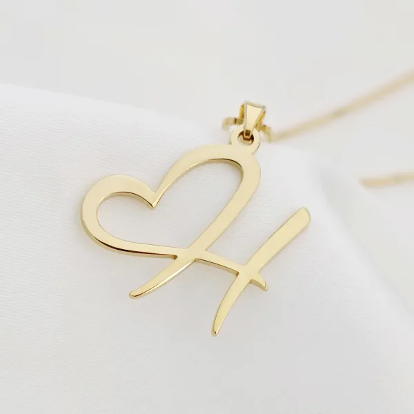 Lantisor personalizat - Pandantiv cu initiala personalizata si inima - Argint placat cu Aur Galben 18K