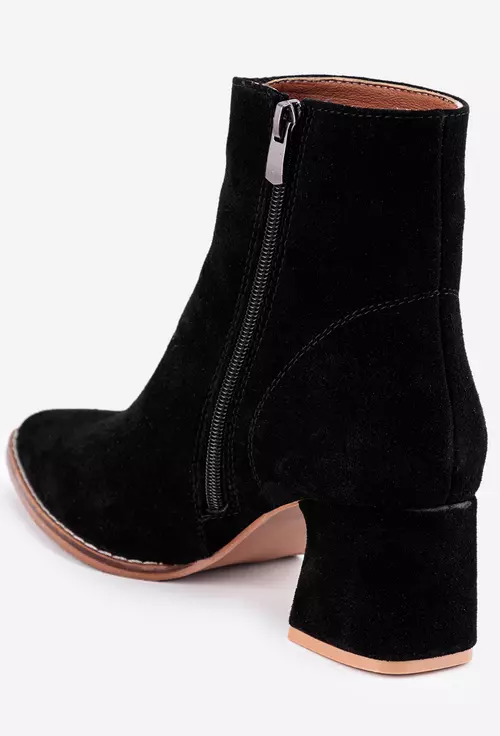 Botine dama negre din piele intoarsa cu varful ascutit