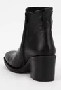 Botine negre cu toc patrat realizate din piele