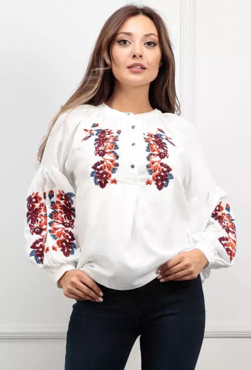 Camasa alba accesorizata cu detalii colorate