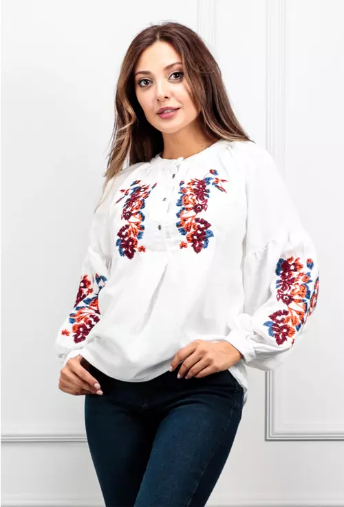 Camasa alba accesorizata cu detalii colorate