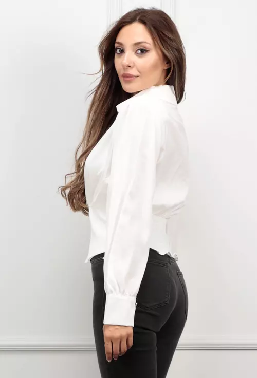 Camasa alba cu nasturi decorativi