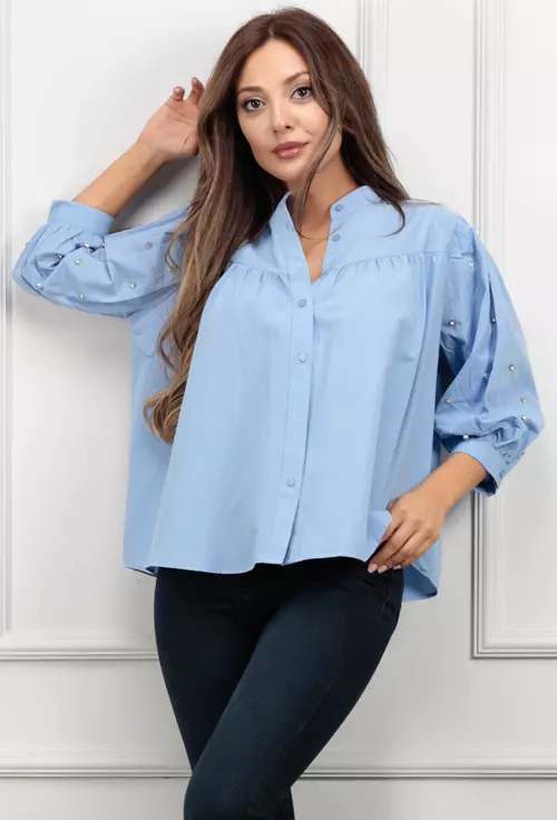 Camasa bleu accesorizata cu strasuri