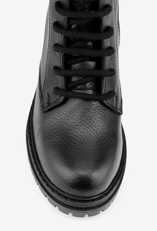 Ghete din piele texturata neagra