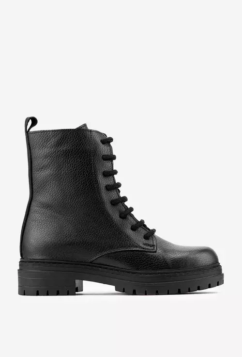 Ghete din piele texturata neagra
