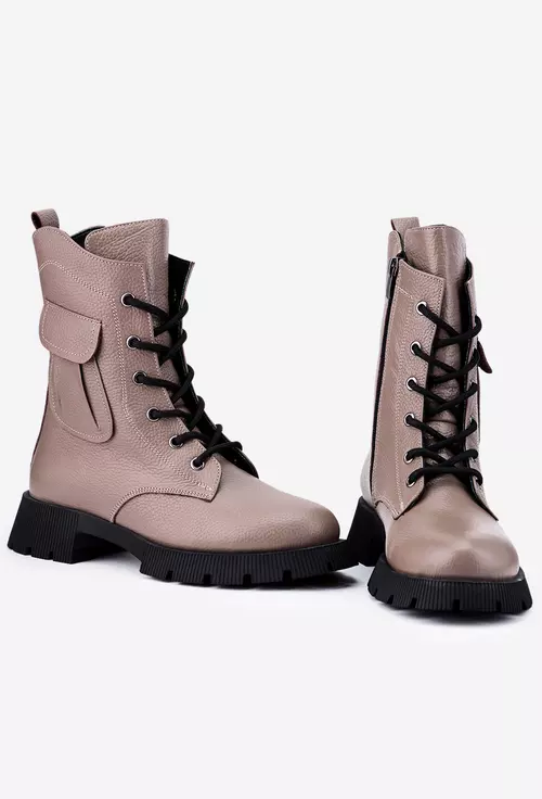 Ghete taupe din piele texturata cu buzunar fals