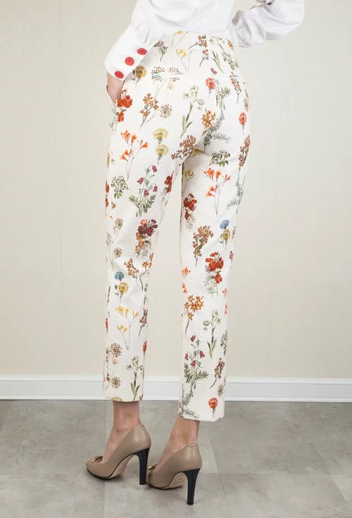 Pantaloni albi cu imprimeu floral in relief Molly