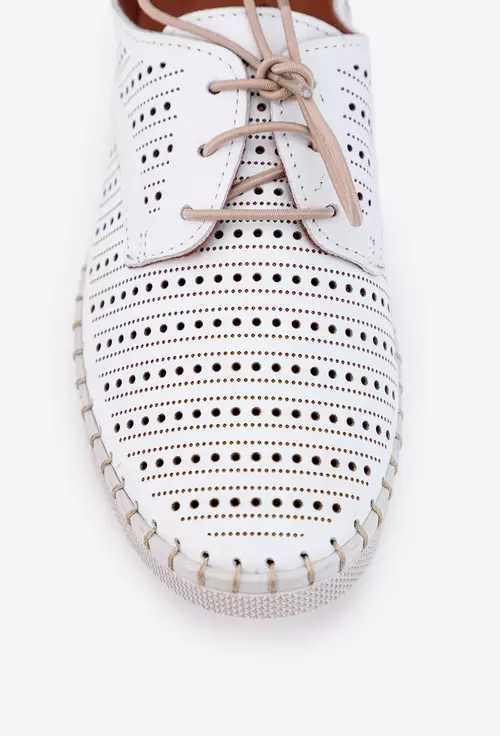 Pantofi albi din piele cu model perforat