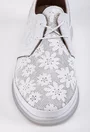 Pantofi albi din piele naturala cu flori