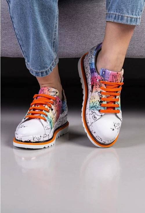 Pantofi albi din piele naturala cu imprimeu colorat si scris