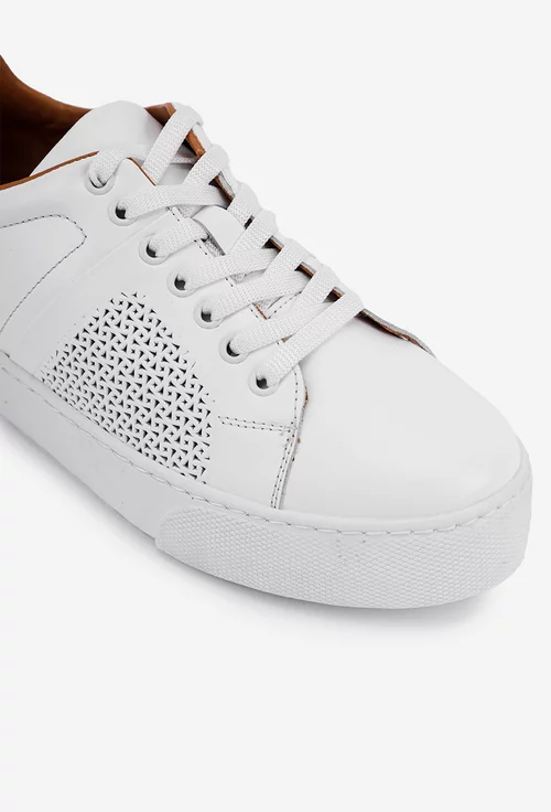 Pantofi albi din piele naturala cu model