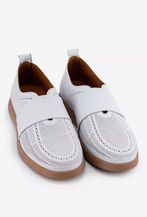 Pantofi albi din piele naturala cu model