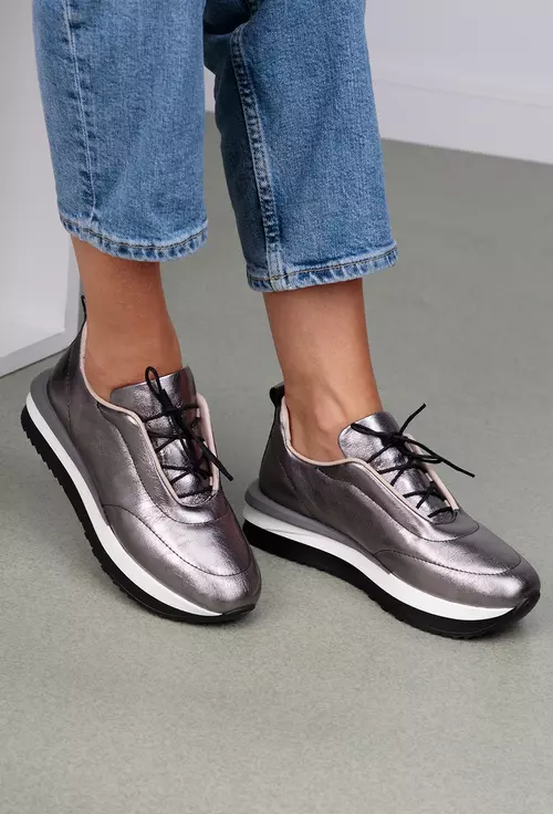 Pantofi argintii din piele naturala cu siret