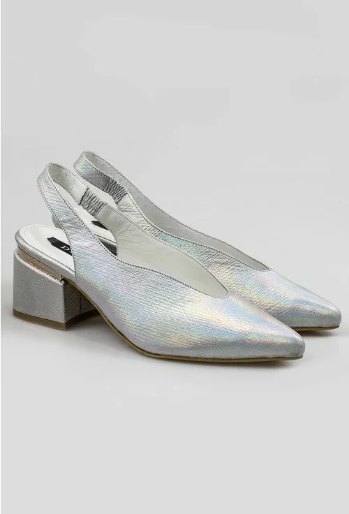 Pantofi argintii din piele naturala cu varf ascutit