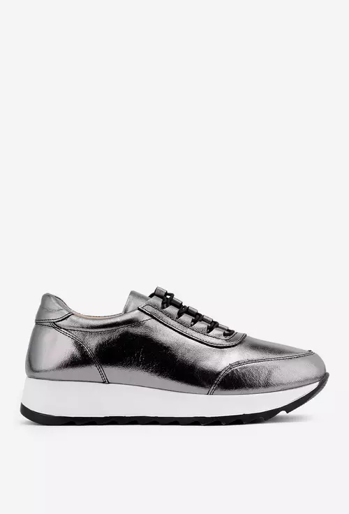 Pantofi argintii realizati din piele naturala