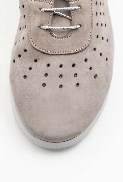 Pantofi casual gri din piele naturala intoarsa cu perforatii