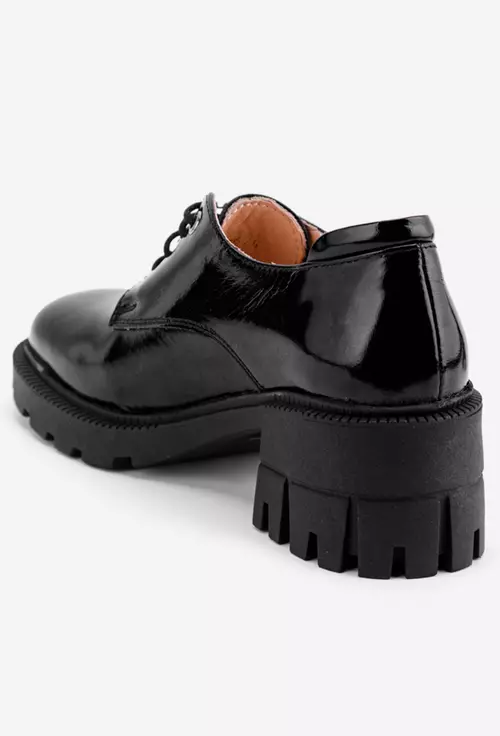 Pantofi dama negri din piele lacuita cu siret