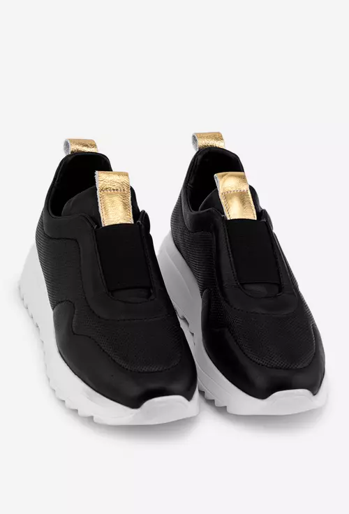 Pantofi din piele neagra cu detalii aurii
